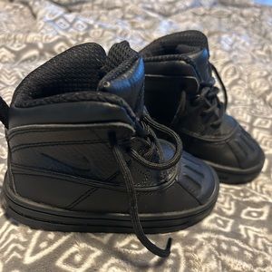 Nike toddler boots